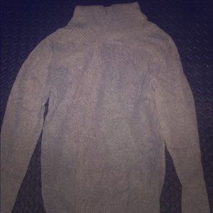 Men’s gray sweater